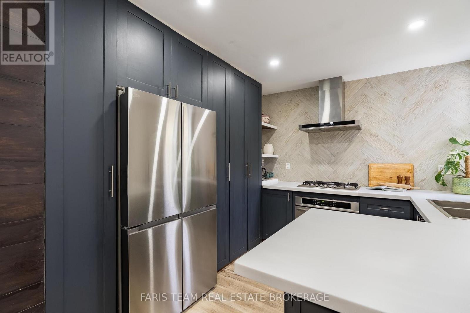 1020 Ewart Street — photo 8