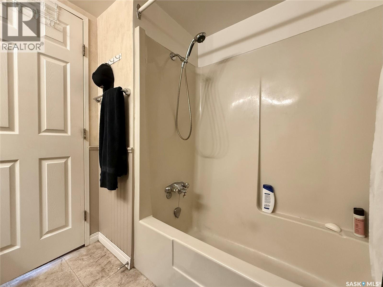 #113 20 Kleisinger CRESCENT - 21