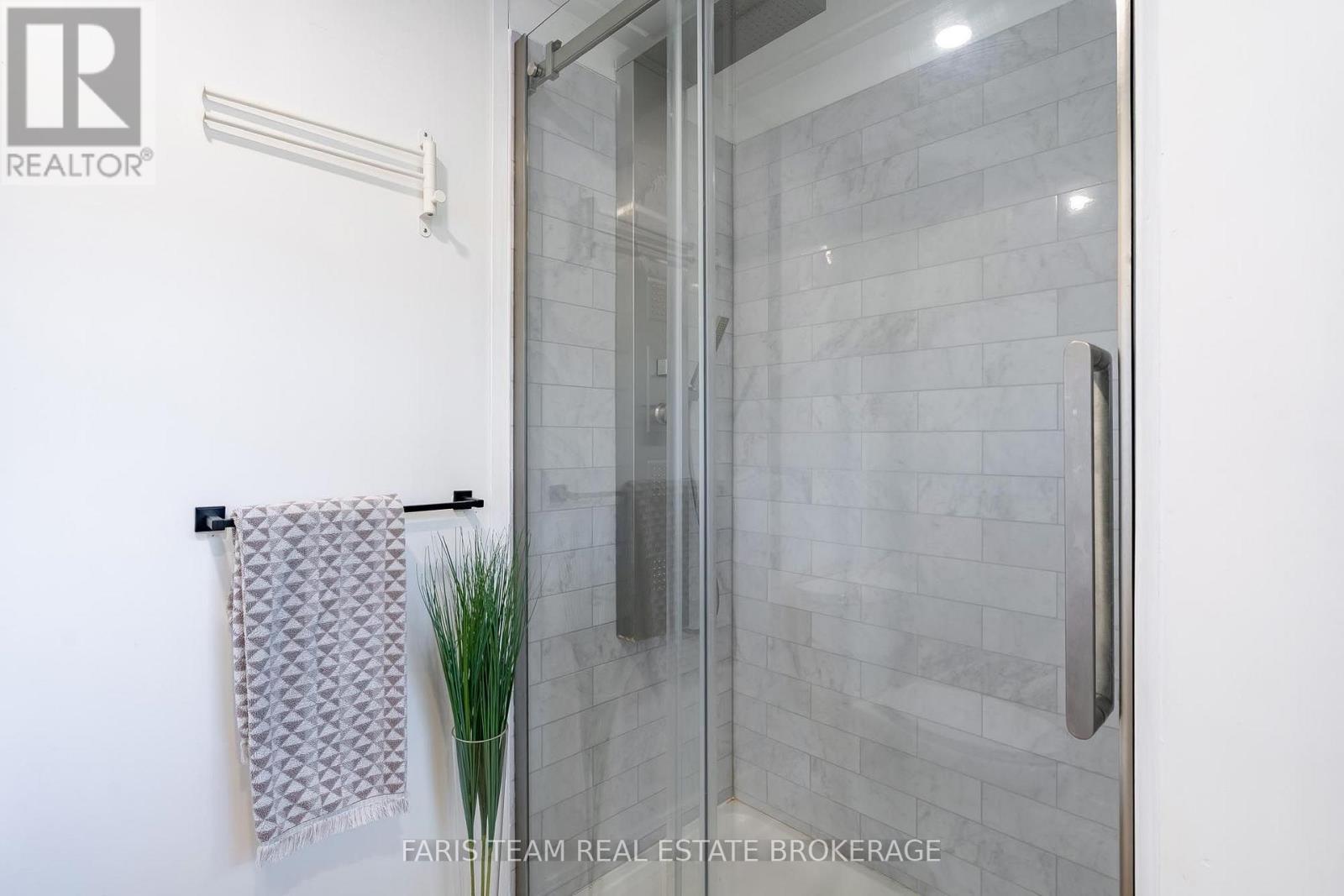1020 Ewart Street — photo 21