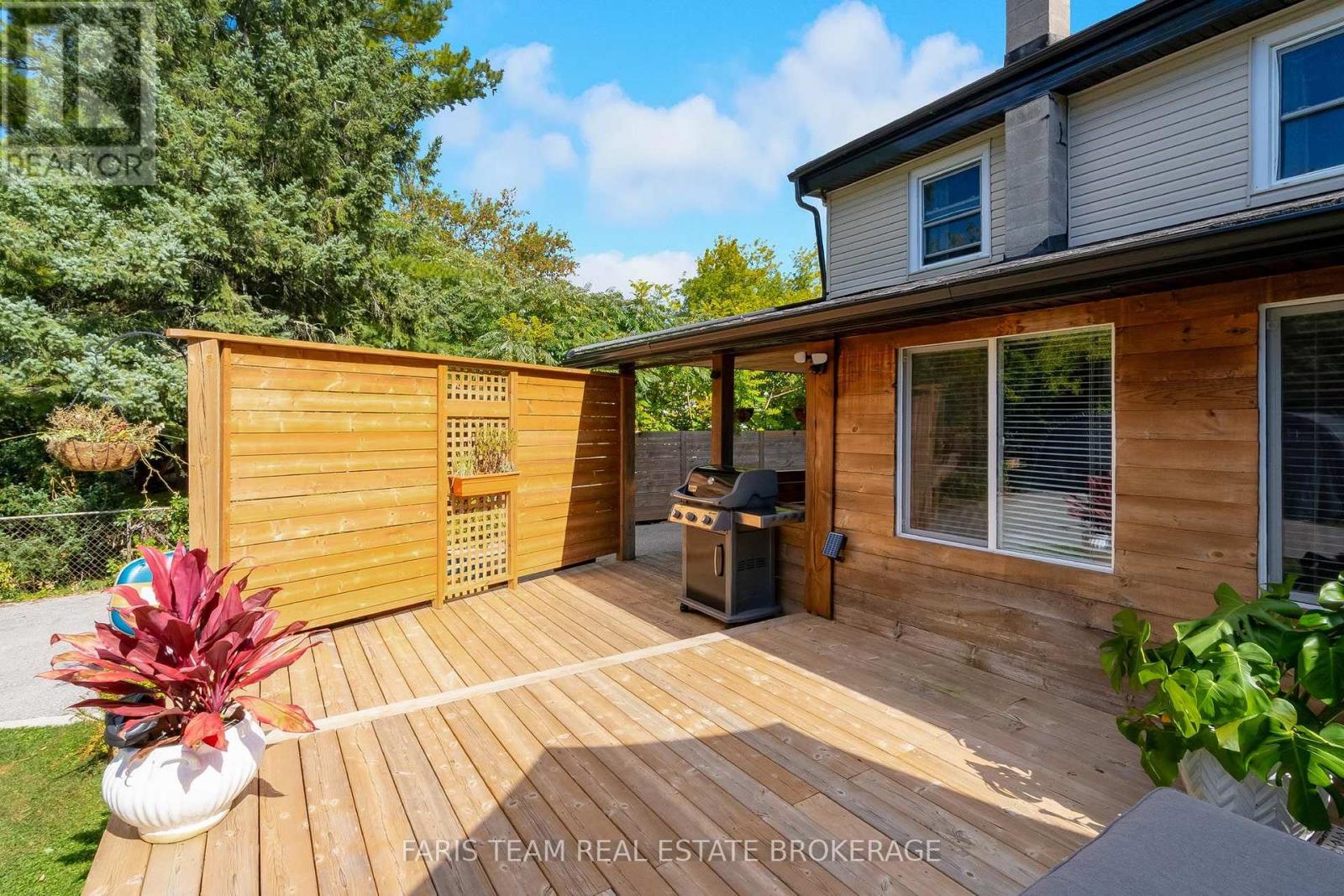 1020 Ewart Street — photo 33