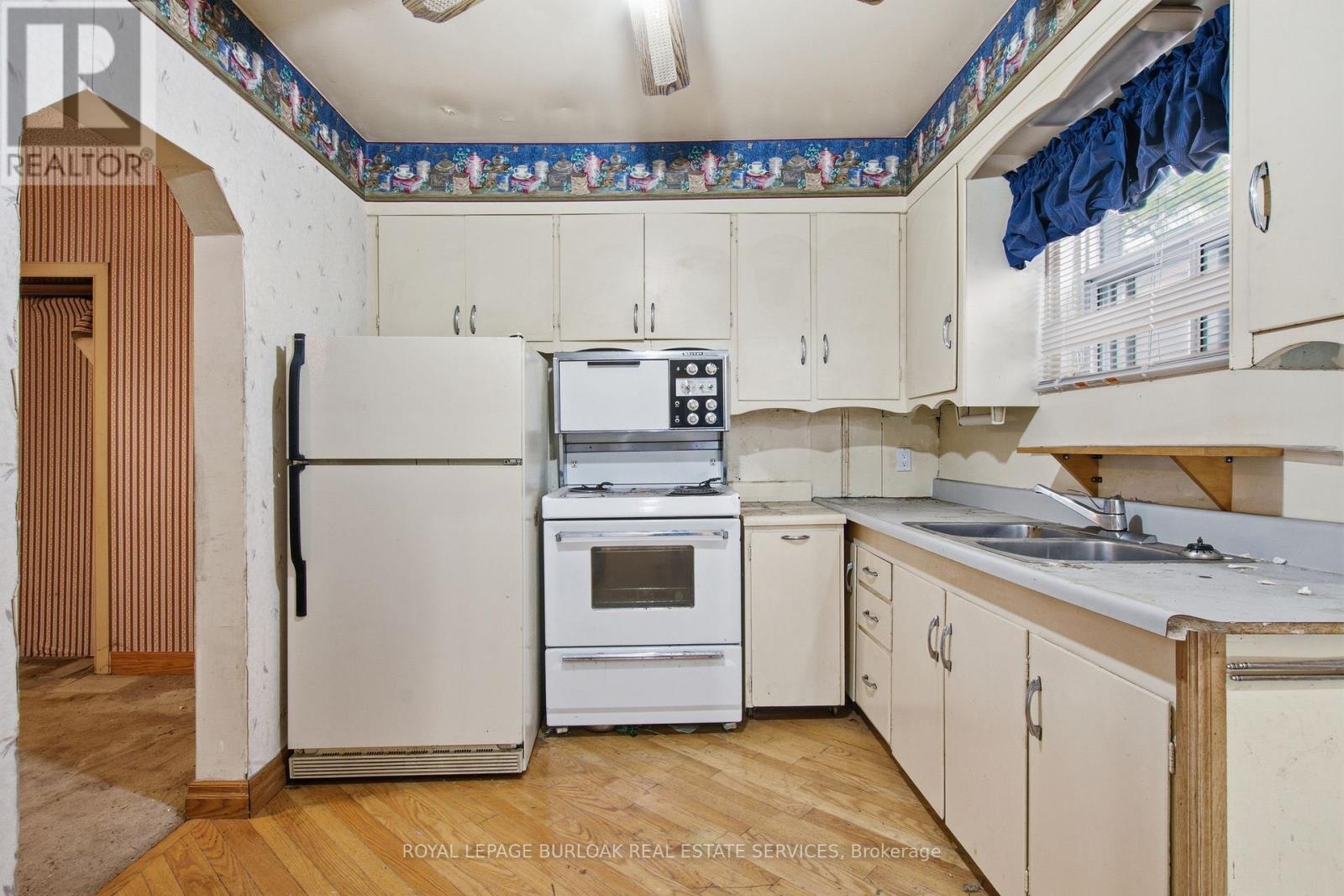 52 CRAYDON AVENUE - 7