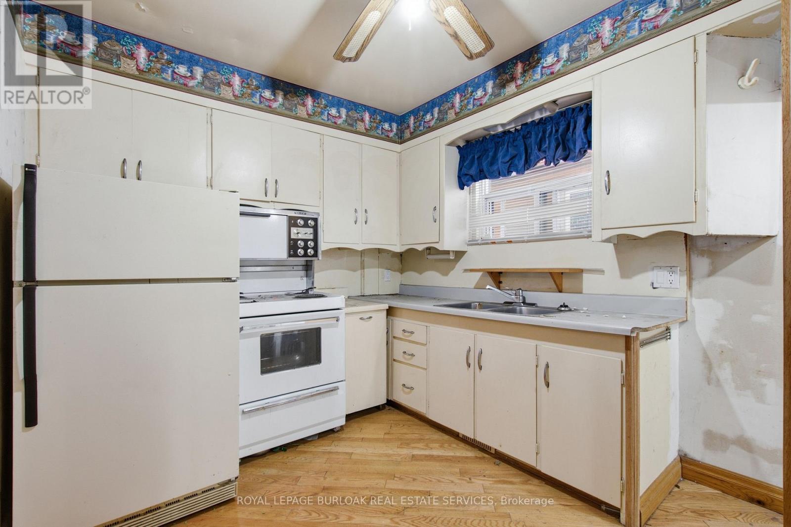 52 Craydon Avenue, Toronto, ON photo 8