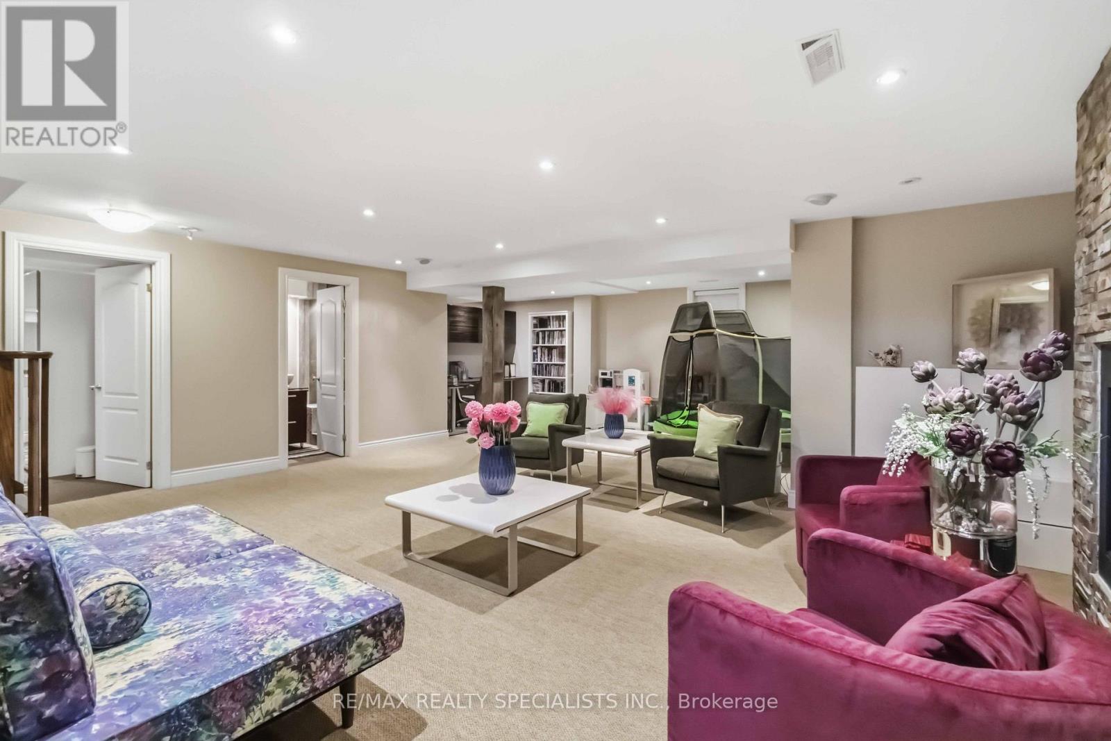 593 RENSHAW COURT - 32
