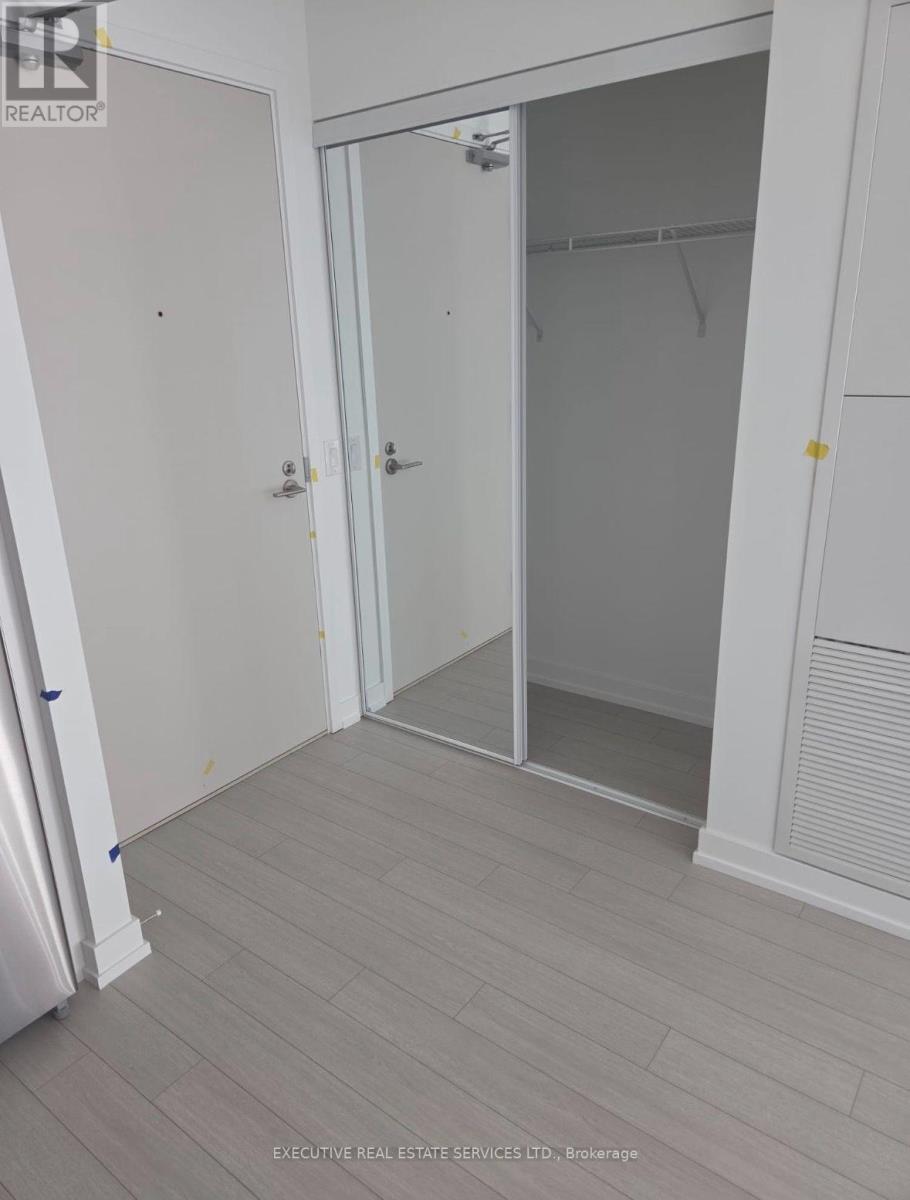 4010 Eglinton Avenue West — photo 8