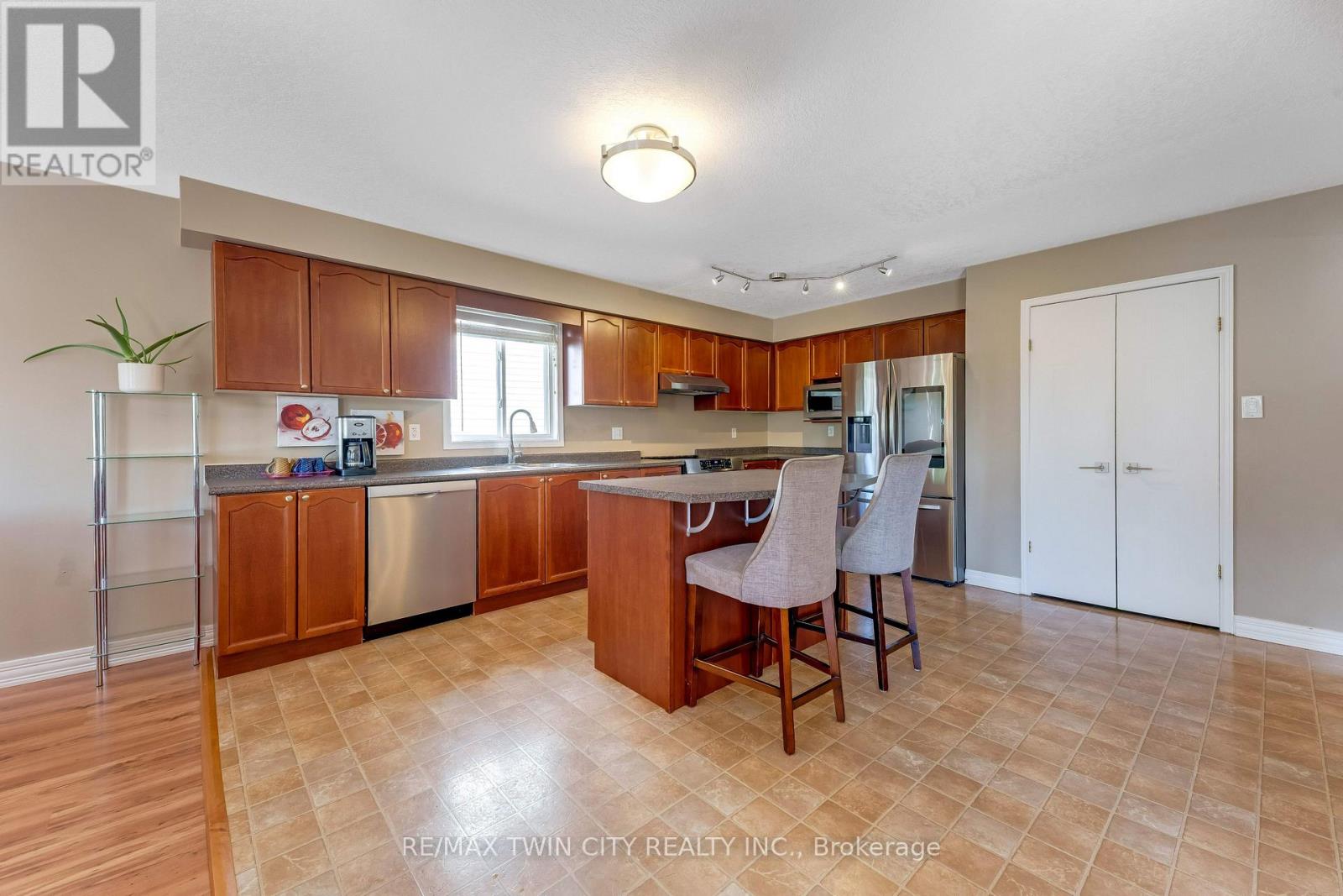320 Brandenburg Place, Waterloo, ON photo 15