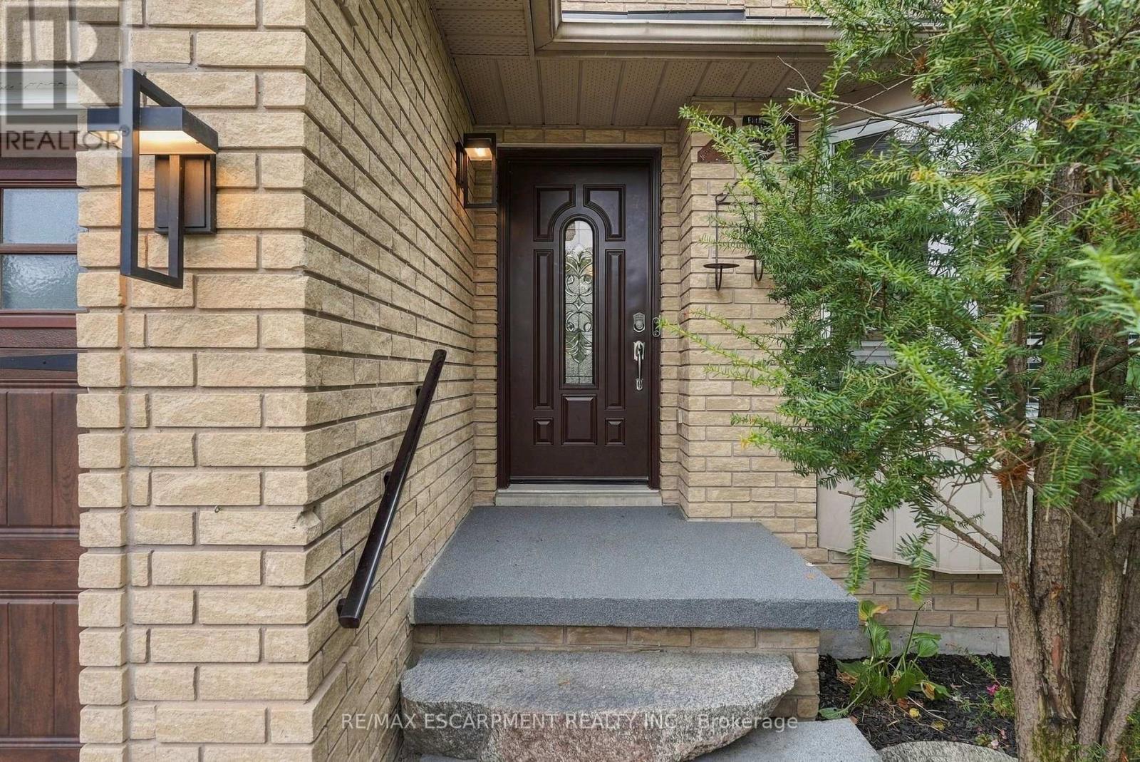 231 PARKSIDE Drive, Hamilton, ON photo 2