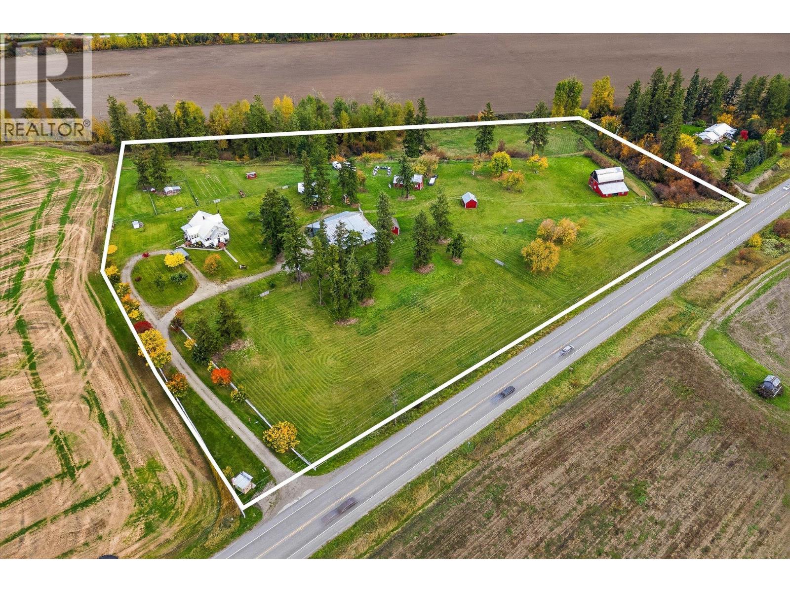 4652 Highway 97A, photo 1