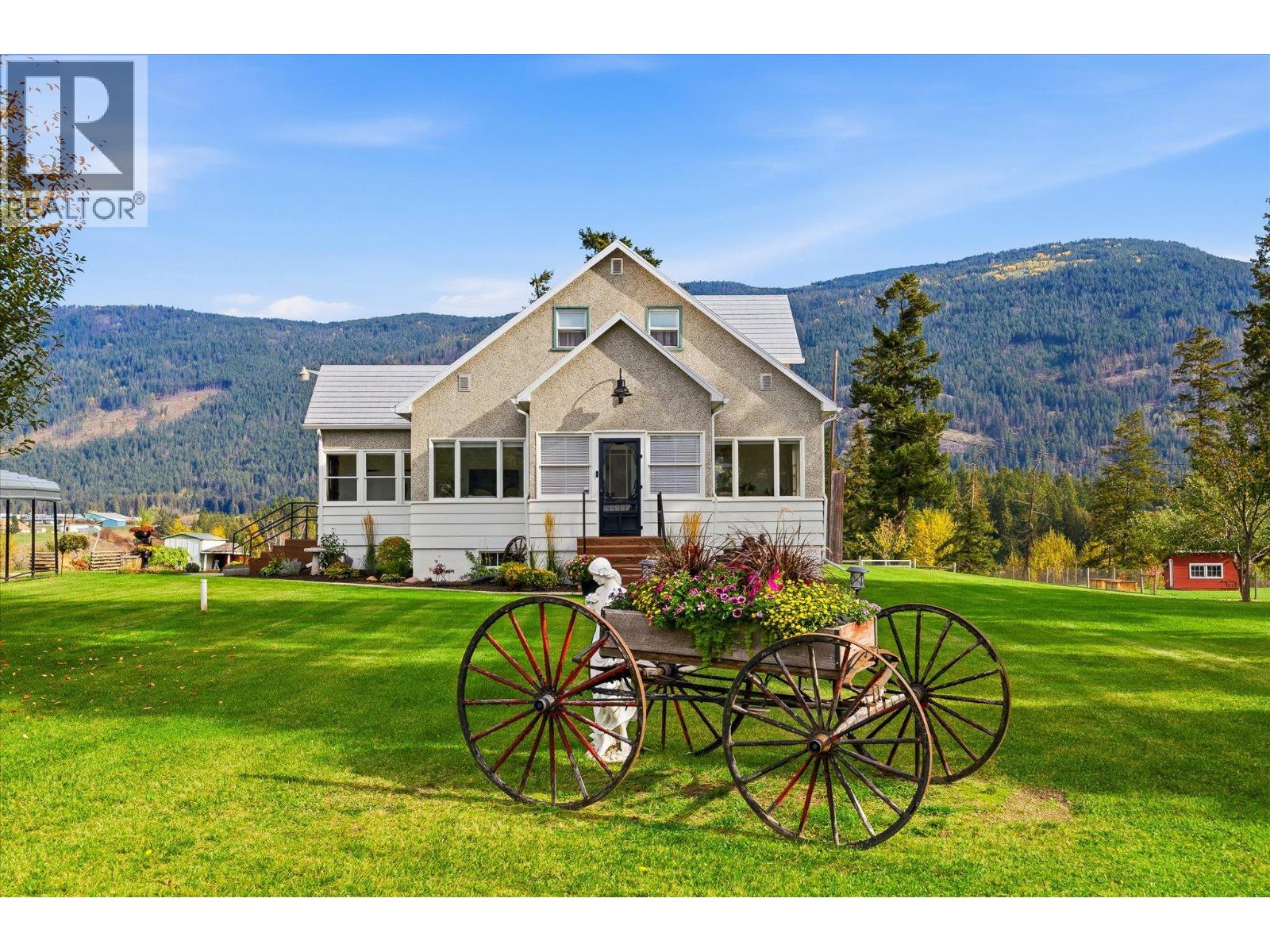 4652 Highway 97A, photo 3