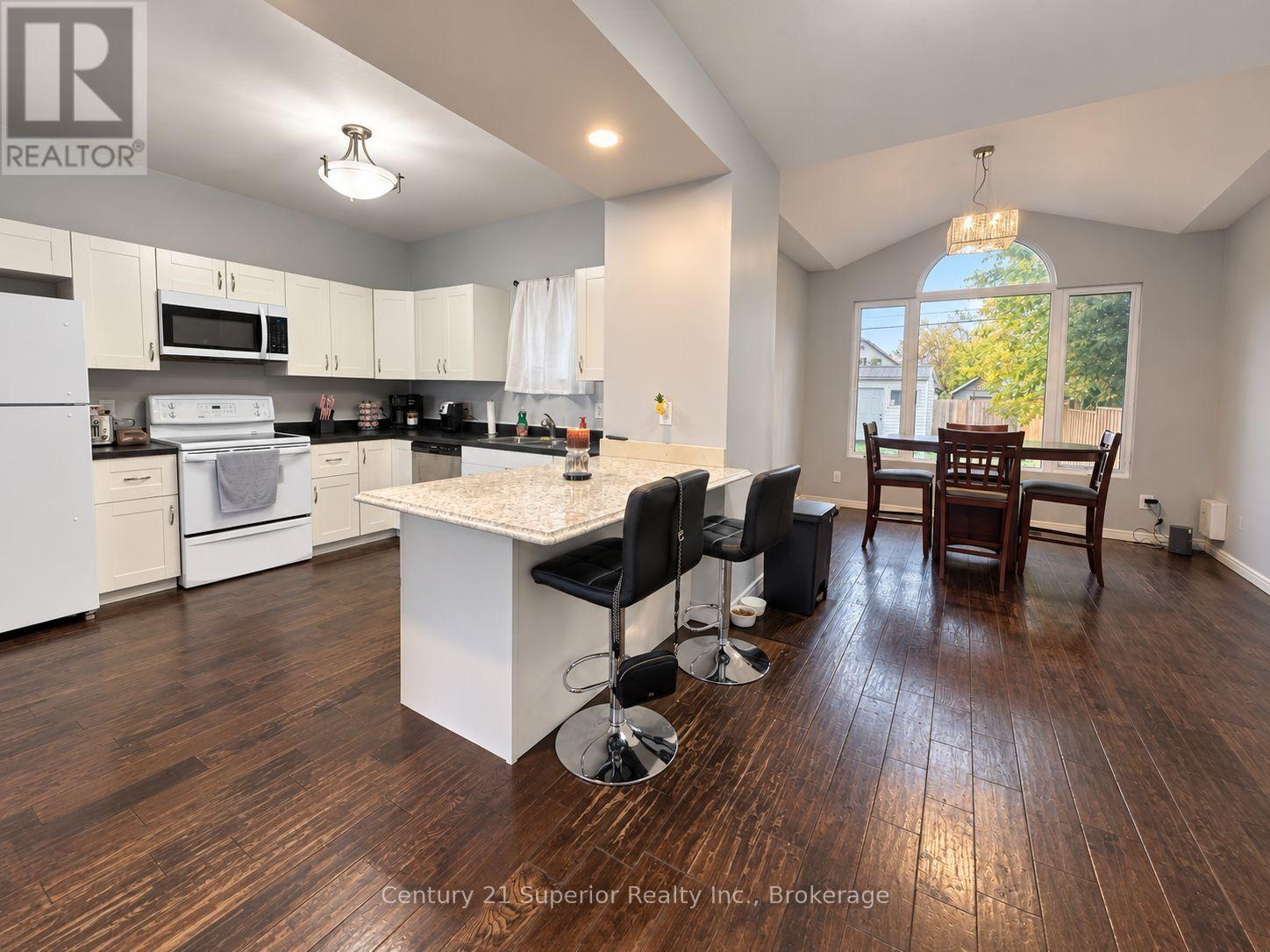 128 Bethune Street — photo 11