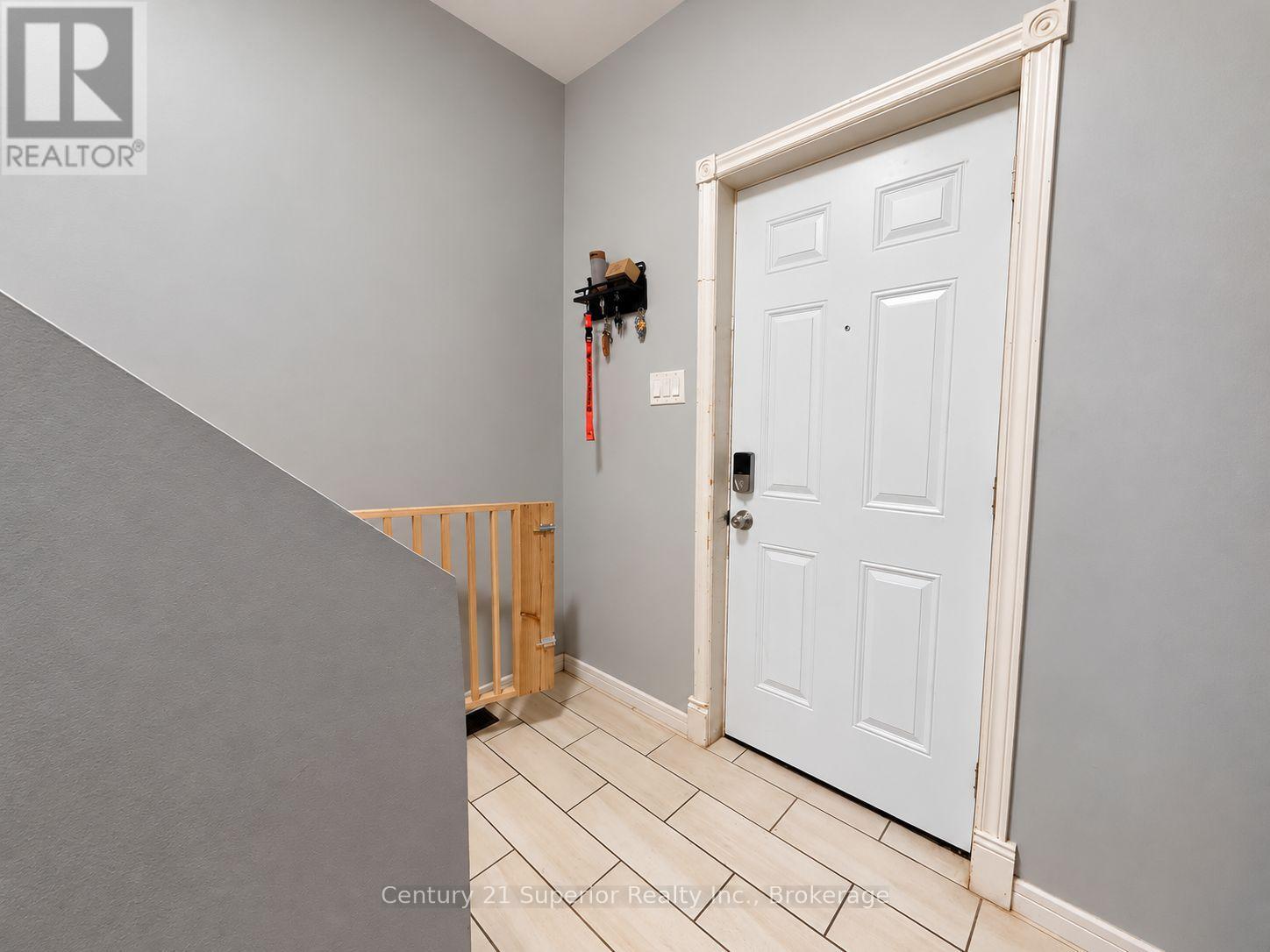 128 Bethune Street — photo 2