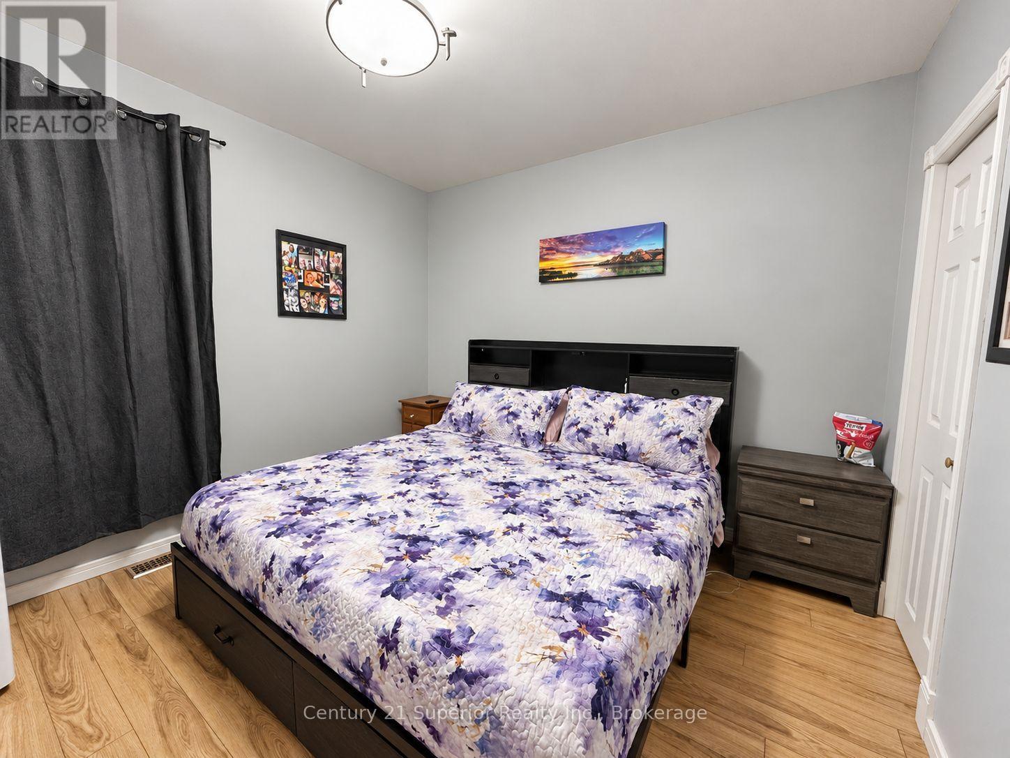 128 BETHUNE STREET - 21
