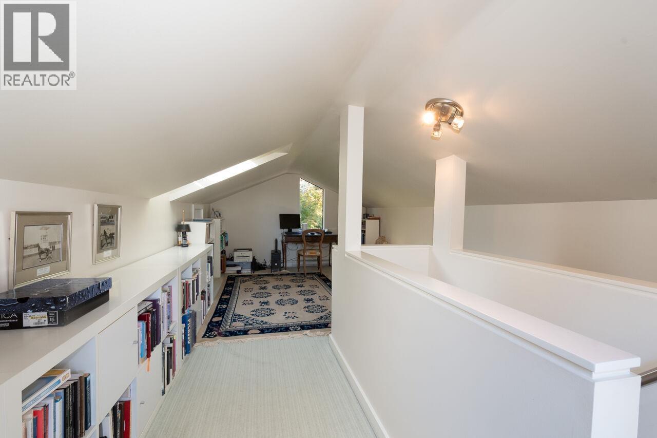 Photo of 1896 BELLEVUE AVENUE 29