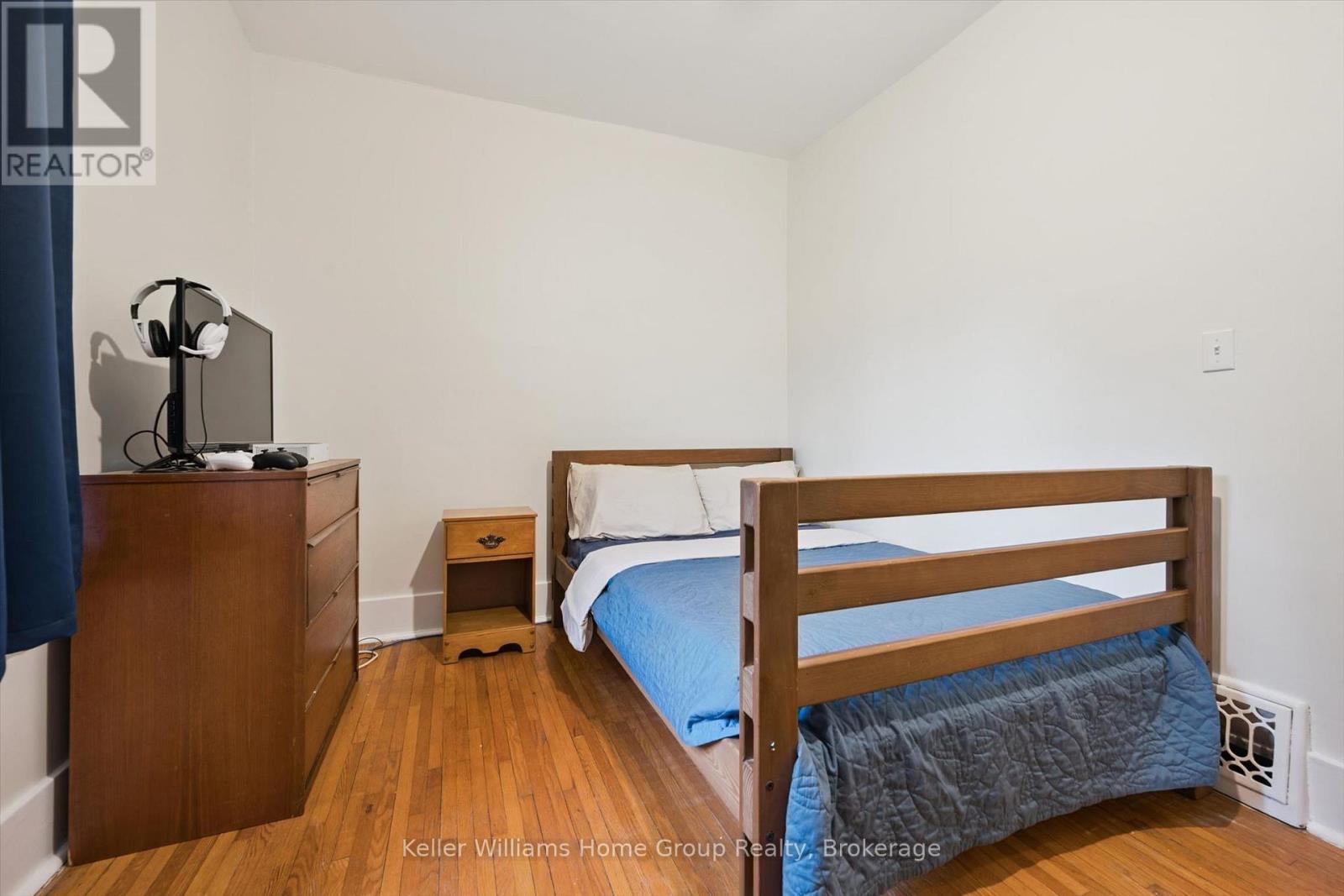 298 CAMERON STREET N - 12