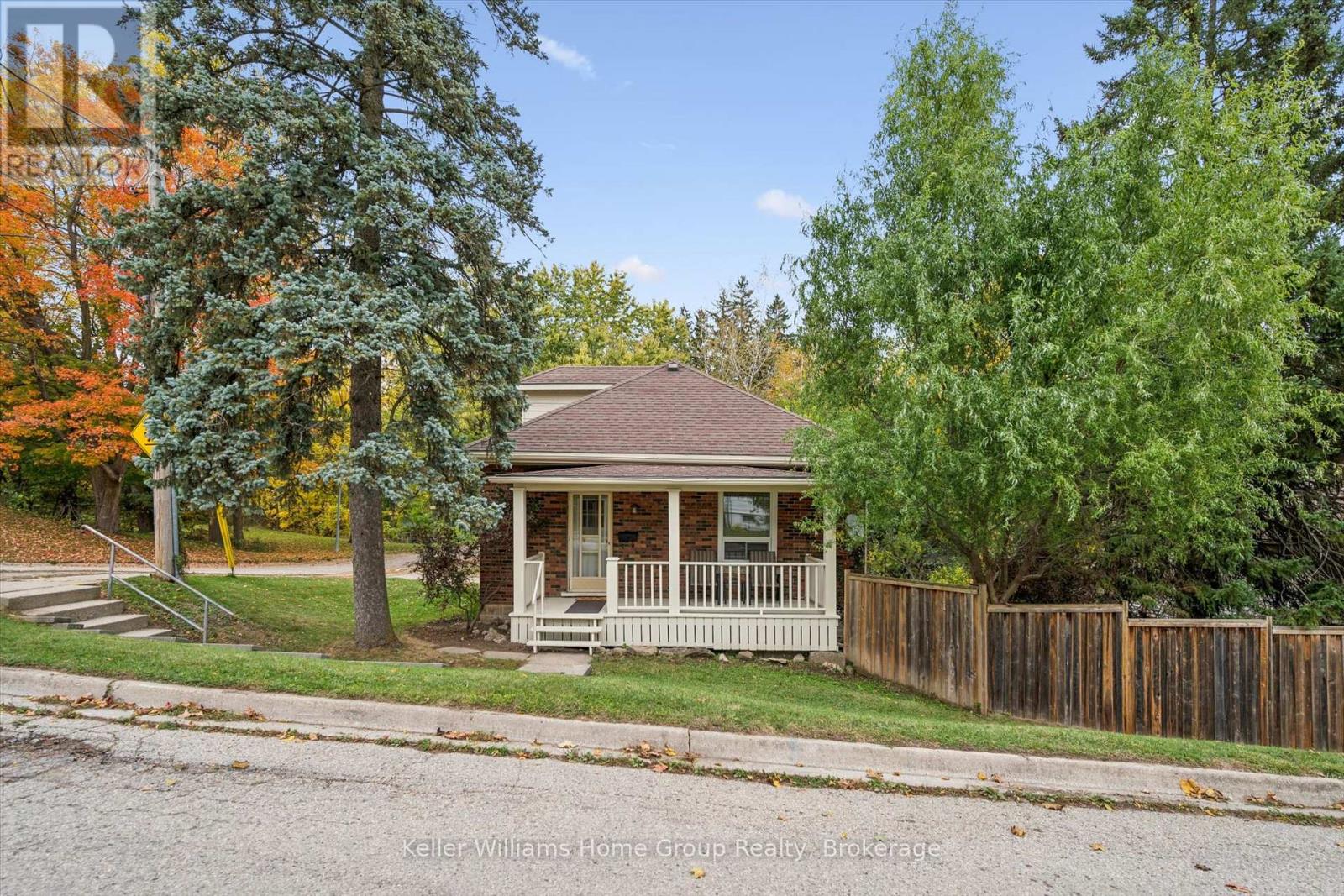 298 Cameron Street North — photo 2