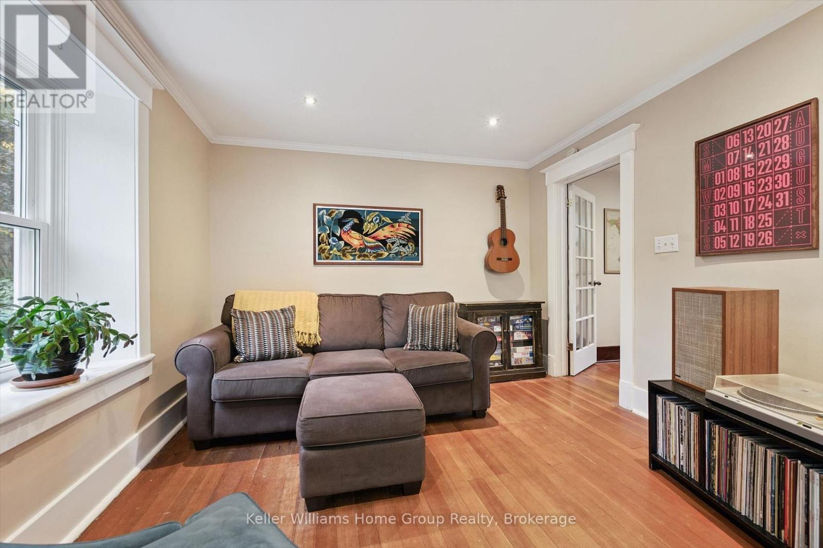 298 CAMERON STREET N - 24