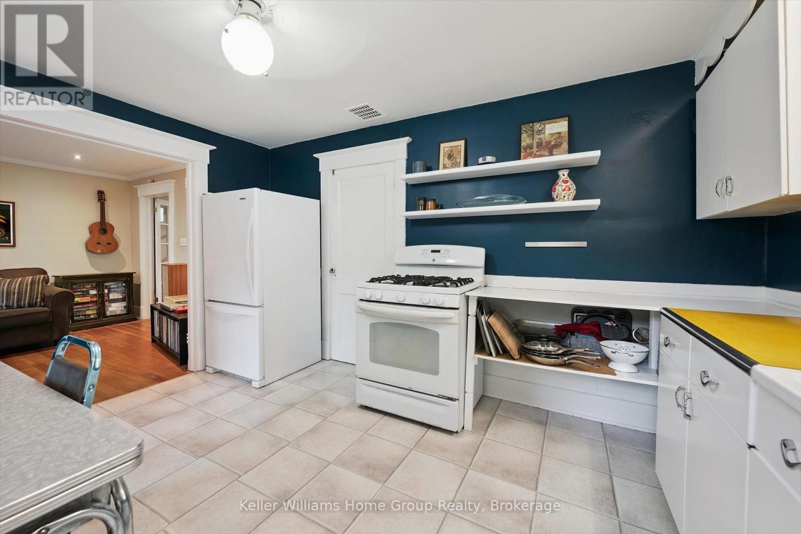 298 CAMERON STREET N - 32