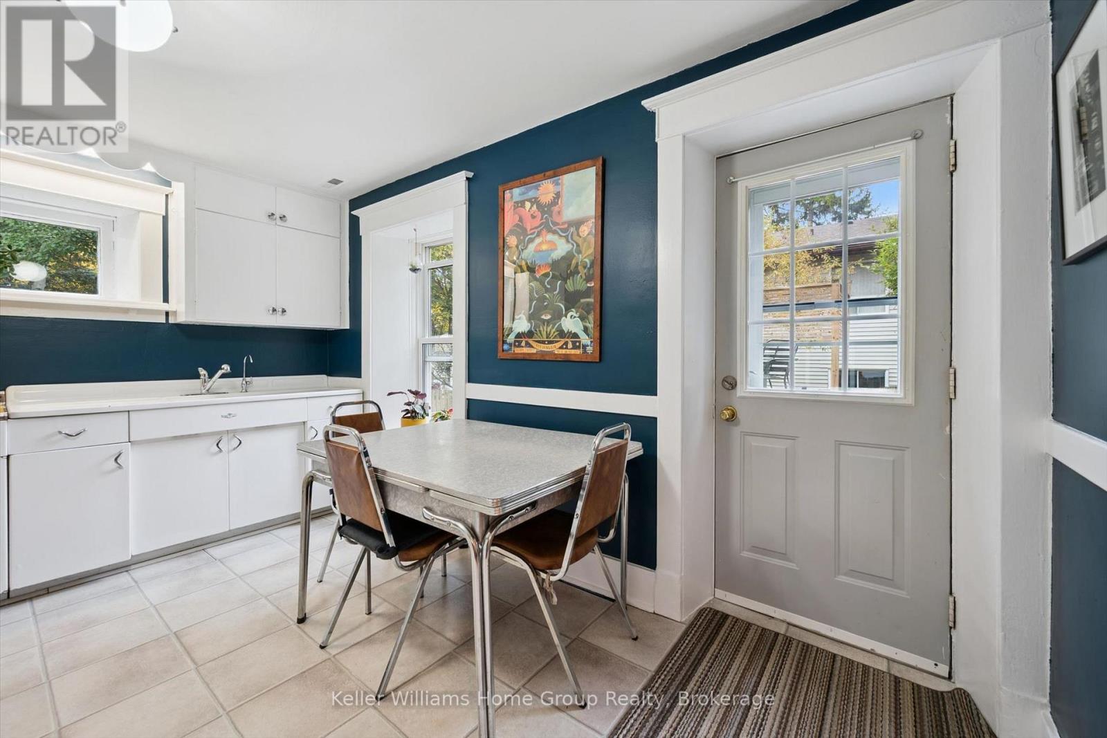 298 Cameron Street North — photo 33