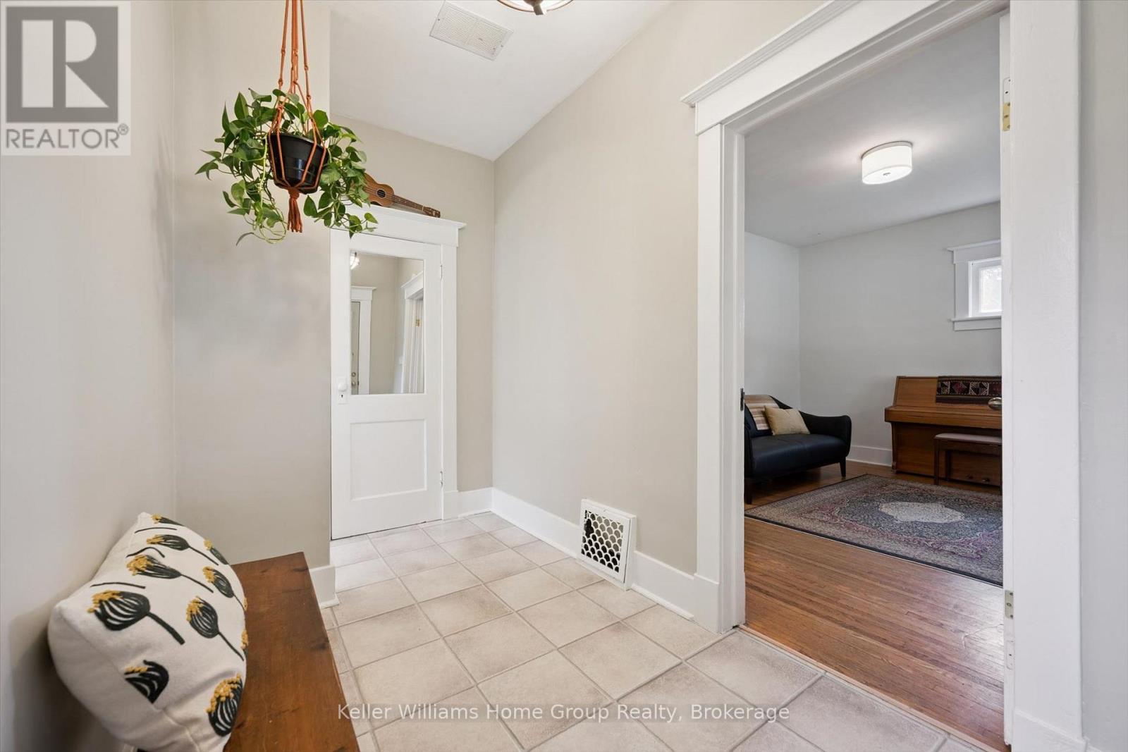 298 Cameron Street North — photo 8