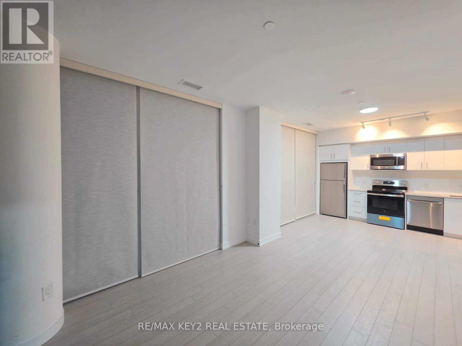 4010 Eglinton Avenue West — photo 25