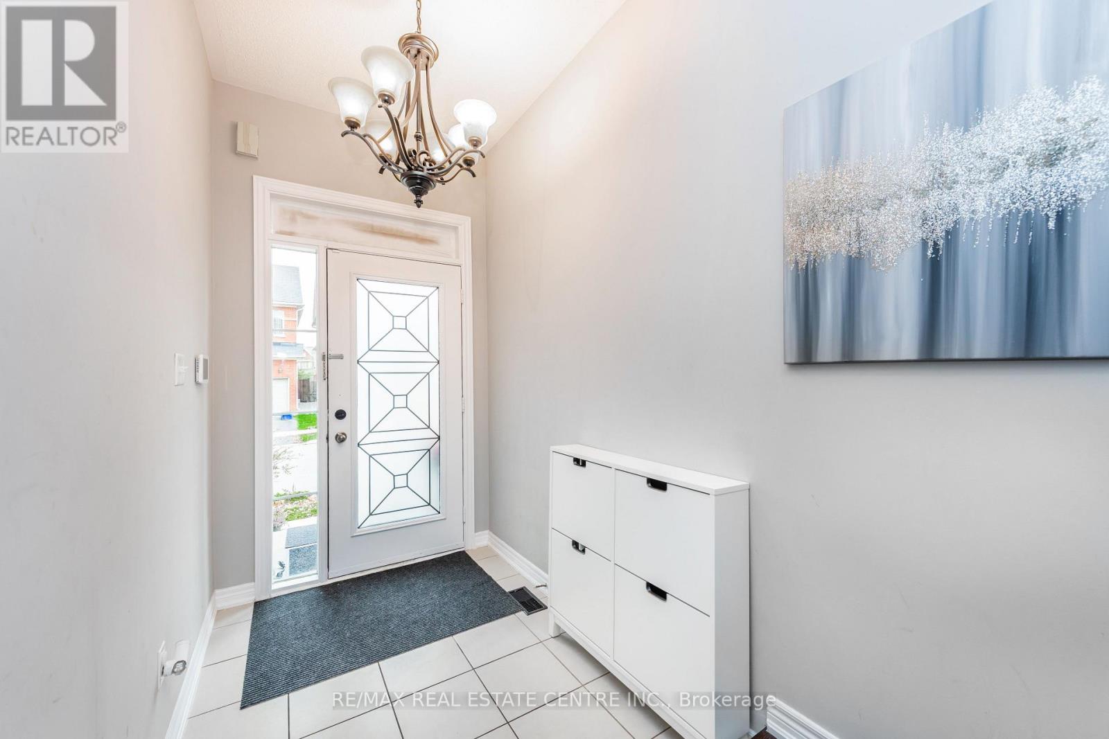 456 Laundon Terrace — photo 4