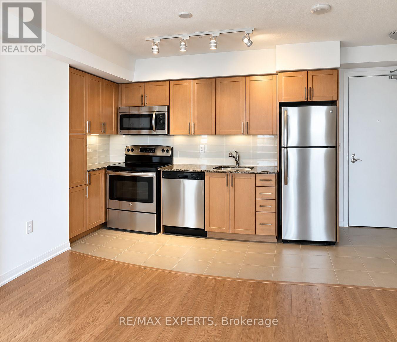 830 Lawrence Avenue West — photo 4