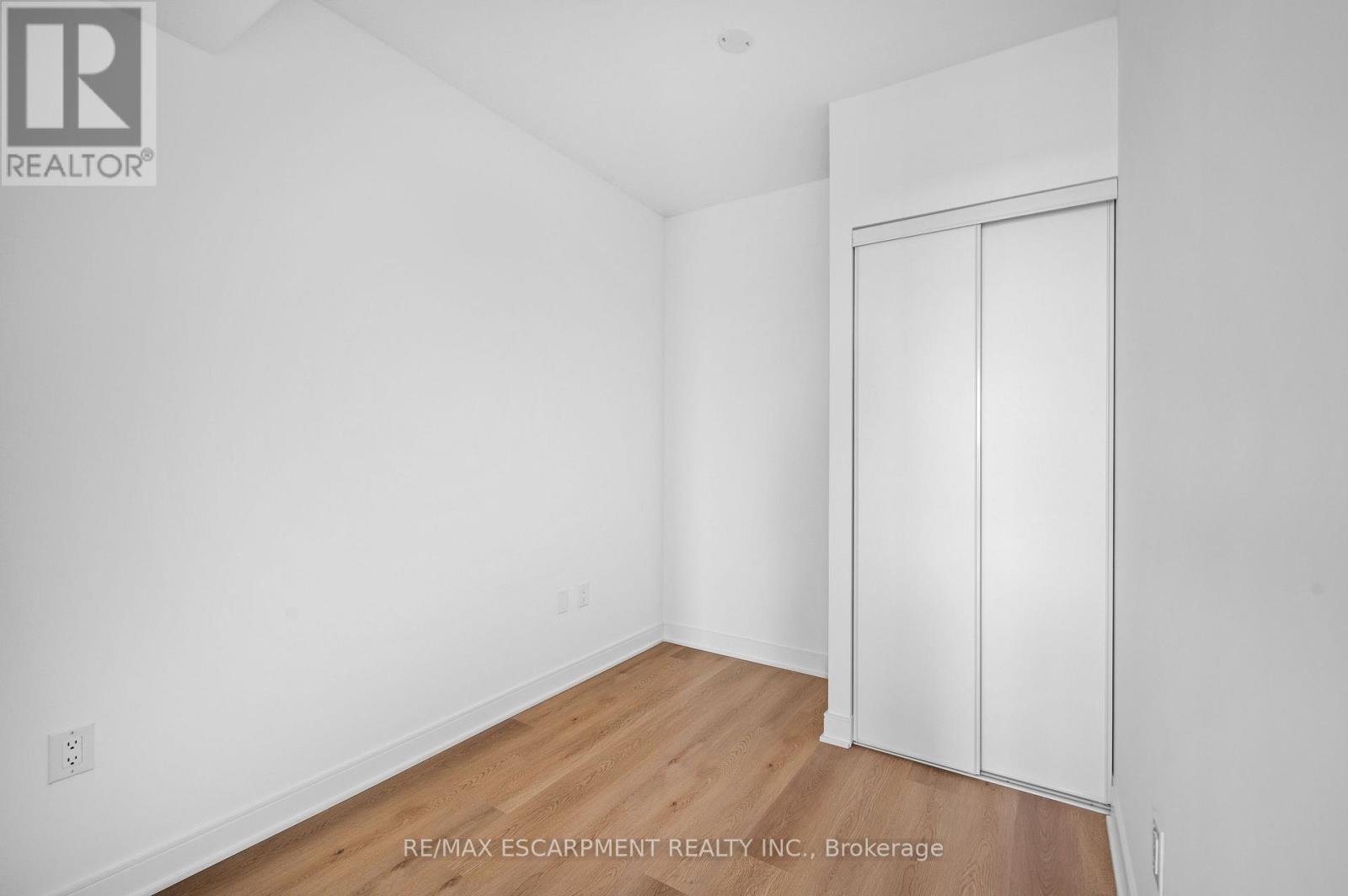86 Dundas Street East — photo 12