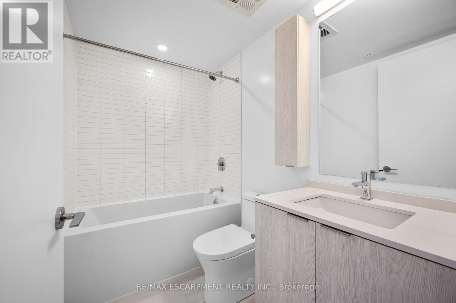 86 Dundas Street East — photo 13