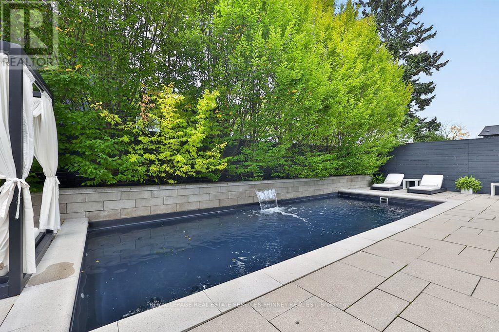 647 Montbeck Crescent — photo 48