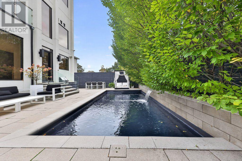 647 Montbeck Crescent — photo 47