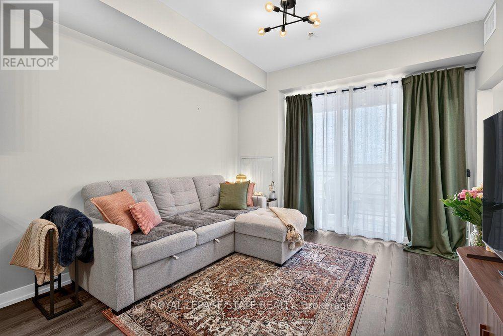10 Esplanade Lane — photo 3