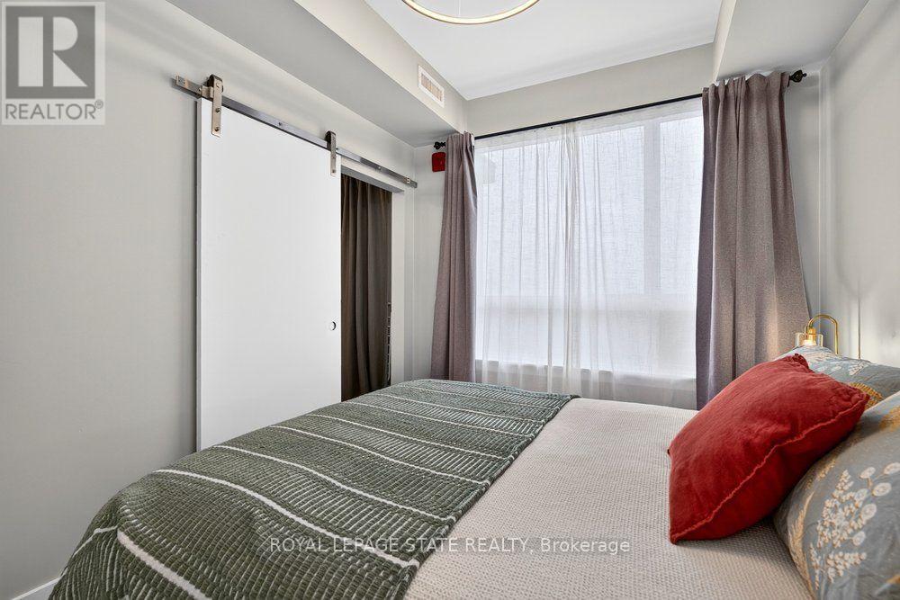 10 Esplanade Lane — photo 4