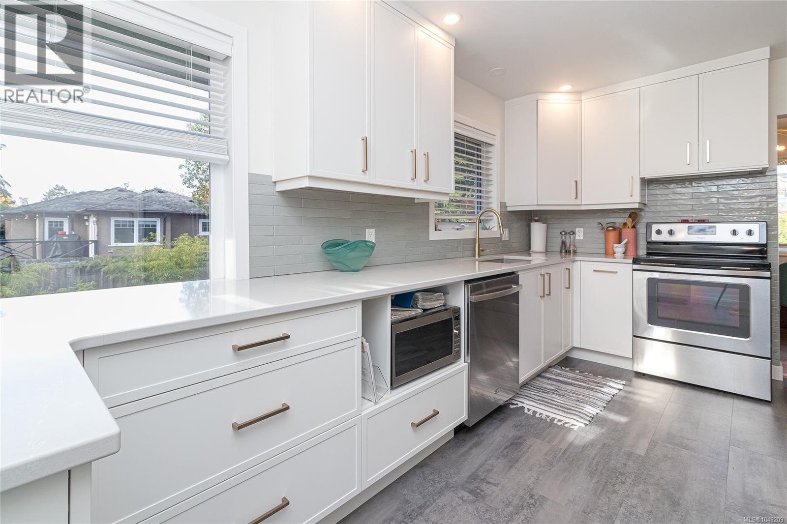 3945 Dawe Rd, Saanich - Image 1
