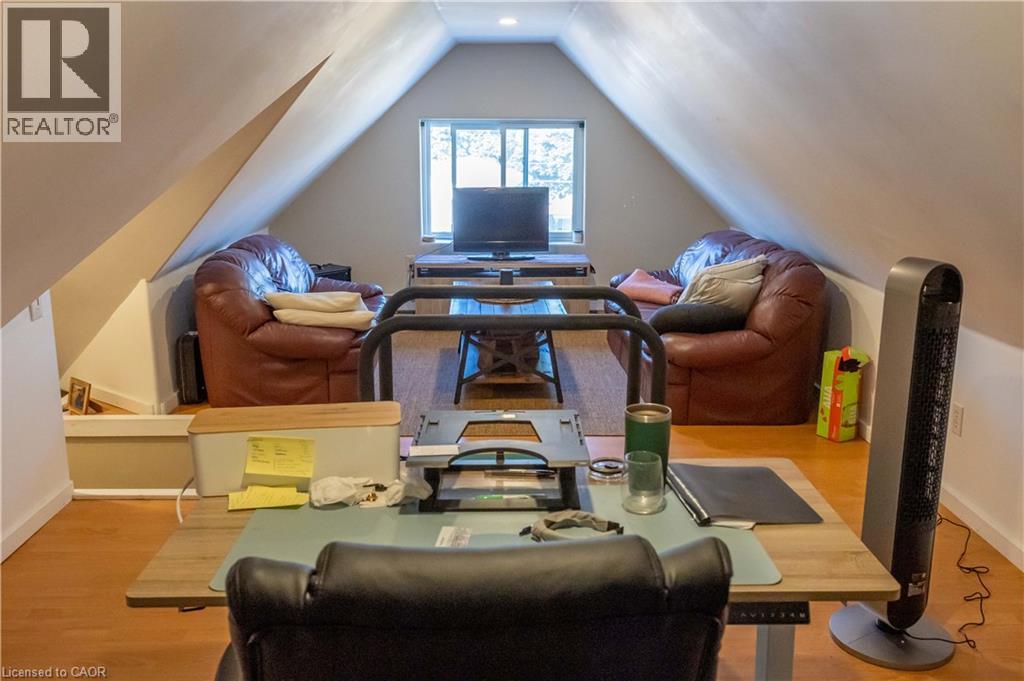 118 Strange Street — photo 41