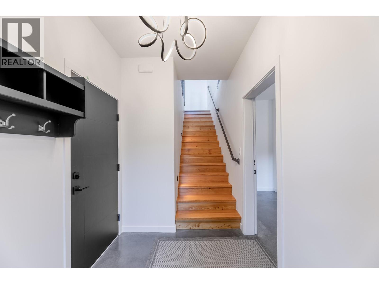  134 Clearview Crescent, Apex Mountain - Image 1