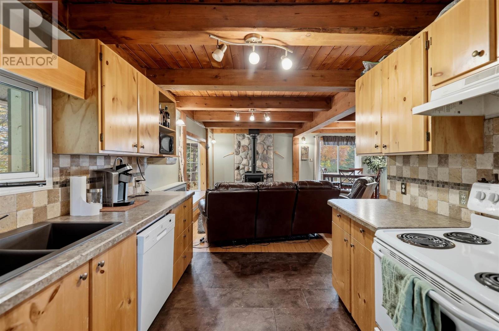 816 Pine Shores Rd — photo 10