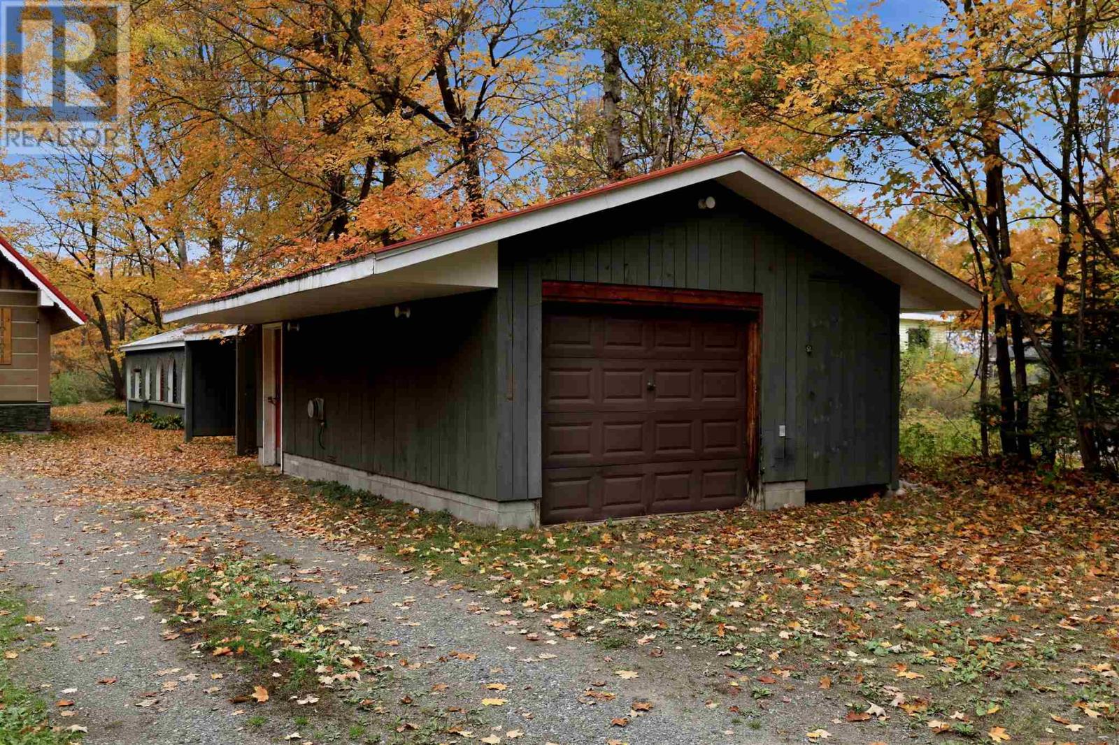 816 Pine Shores Rd — photo 32
