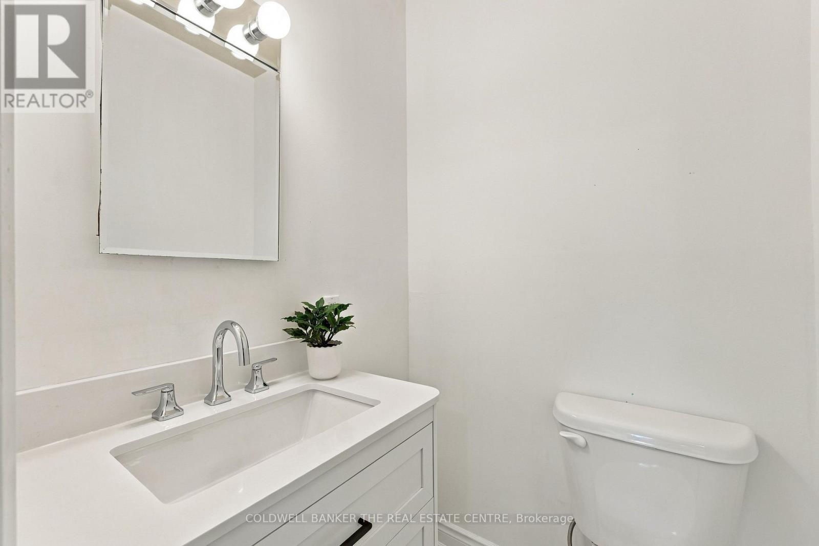 21 Glass Drive, Aurora, ON photo 13