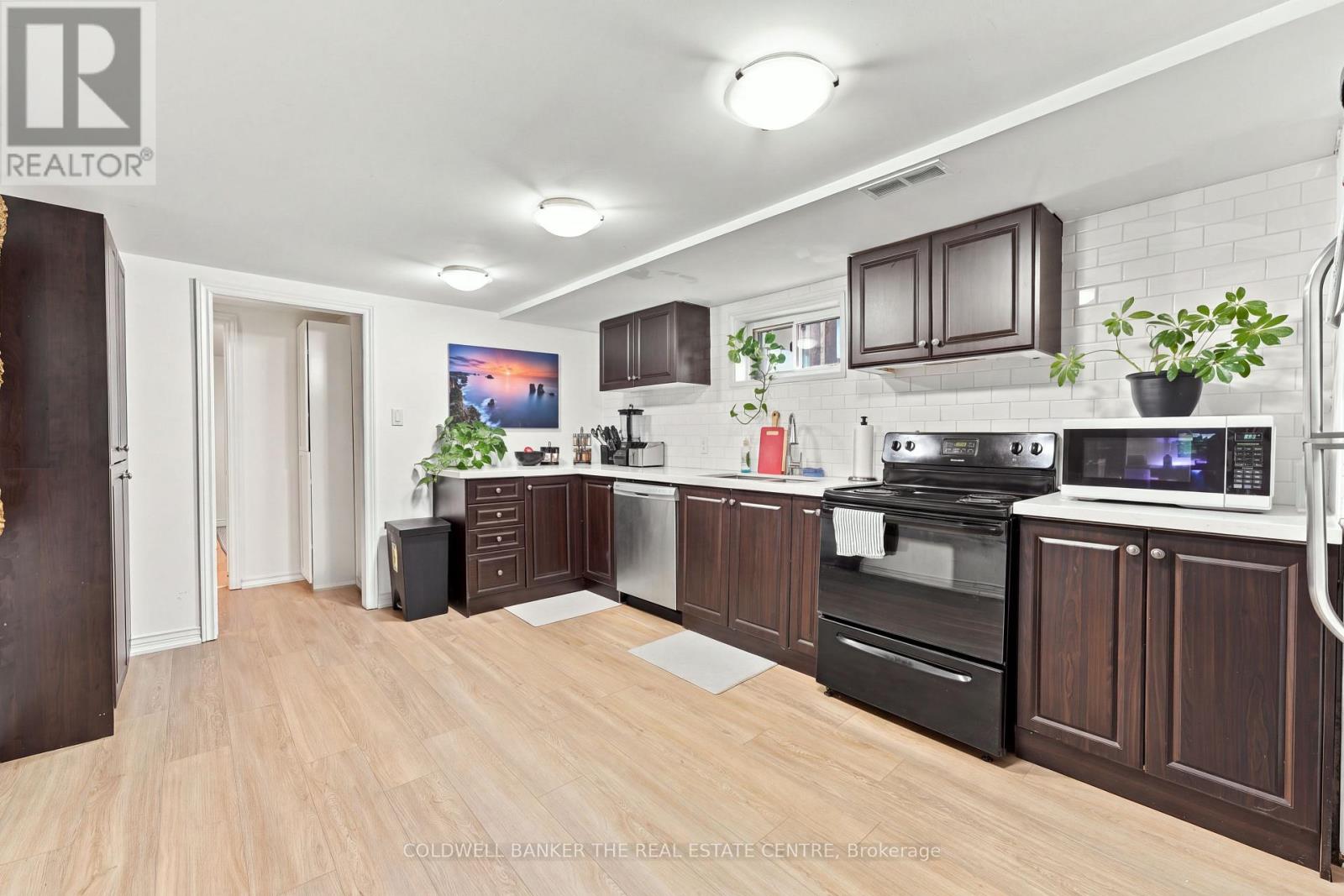 21 Glass Drive, Aurora, ON photo 23