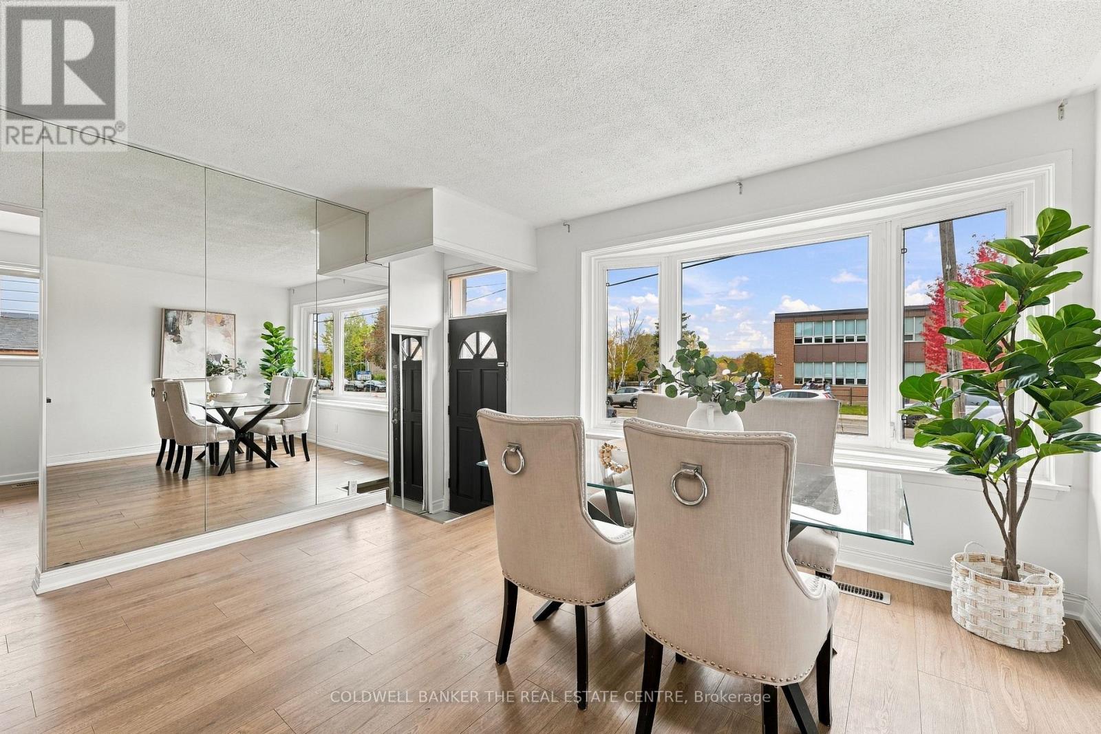 21 Glass Drive, Aurora, ON photo 3