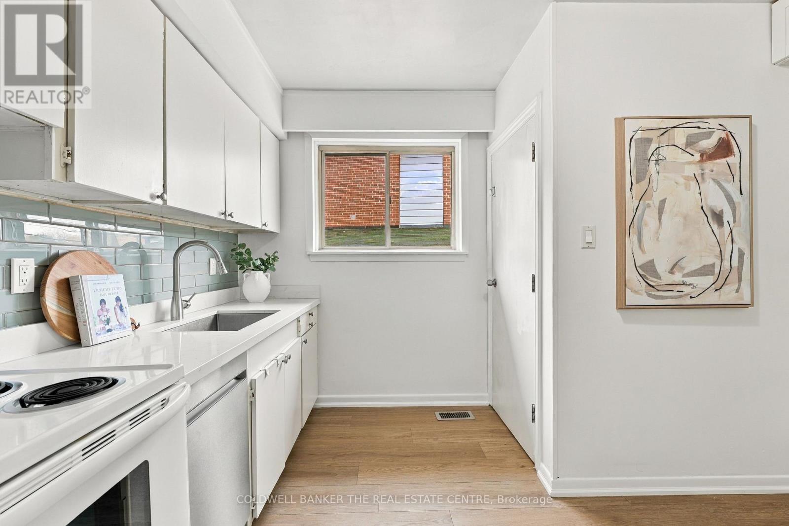 21 Glass Drive, Aurora, ON photo 8
