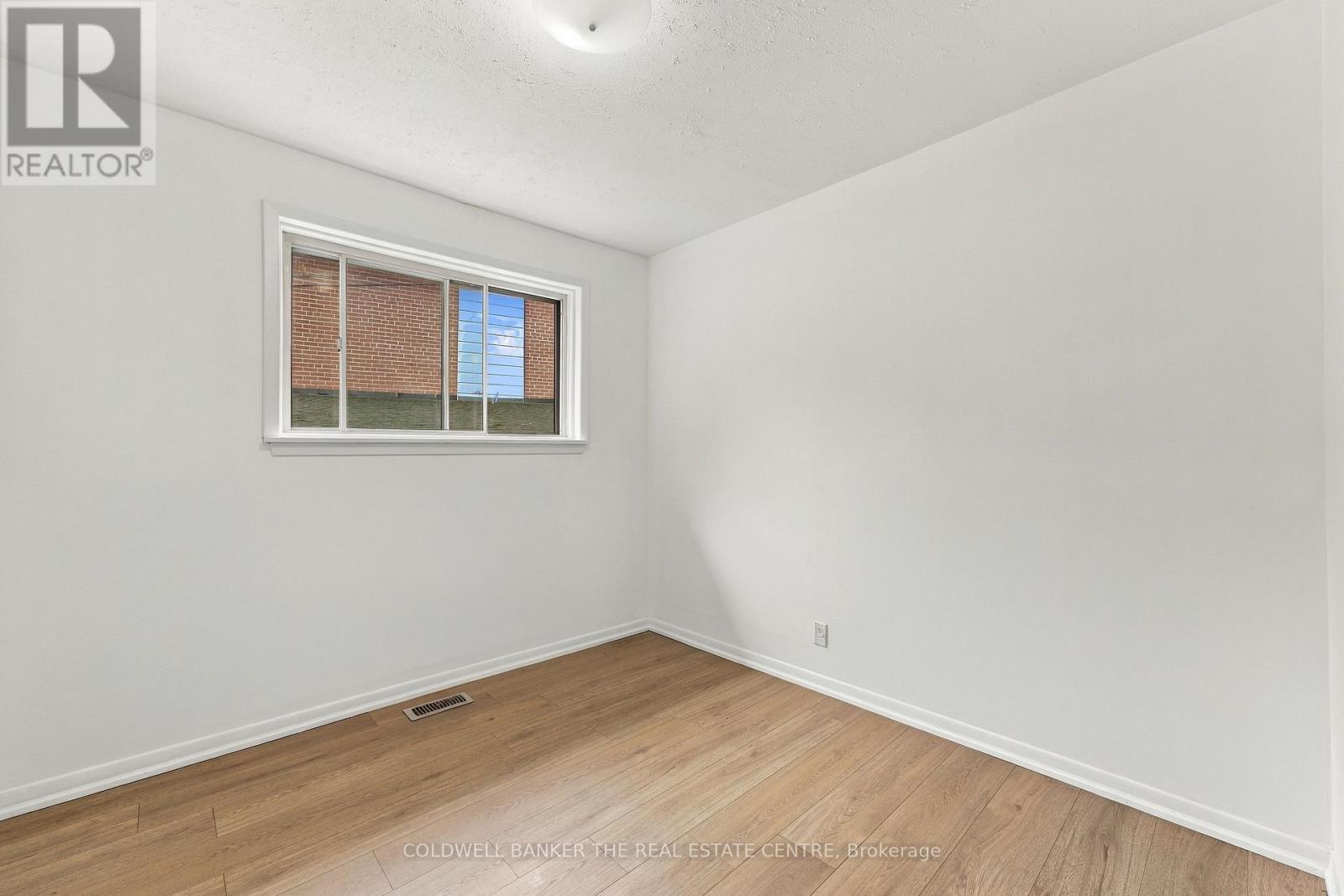 21 Glass Drive, Aurora, ON photo 17