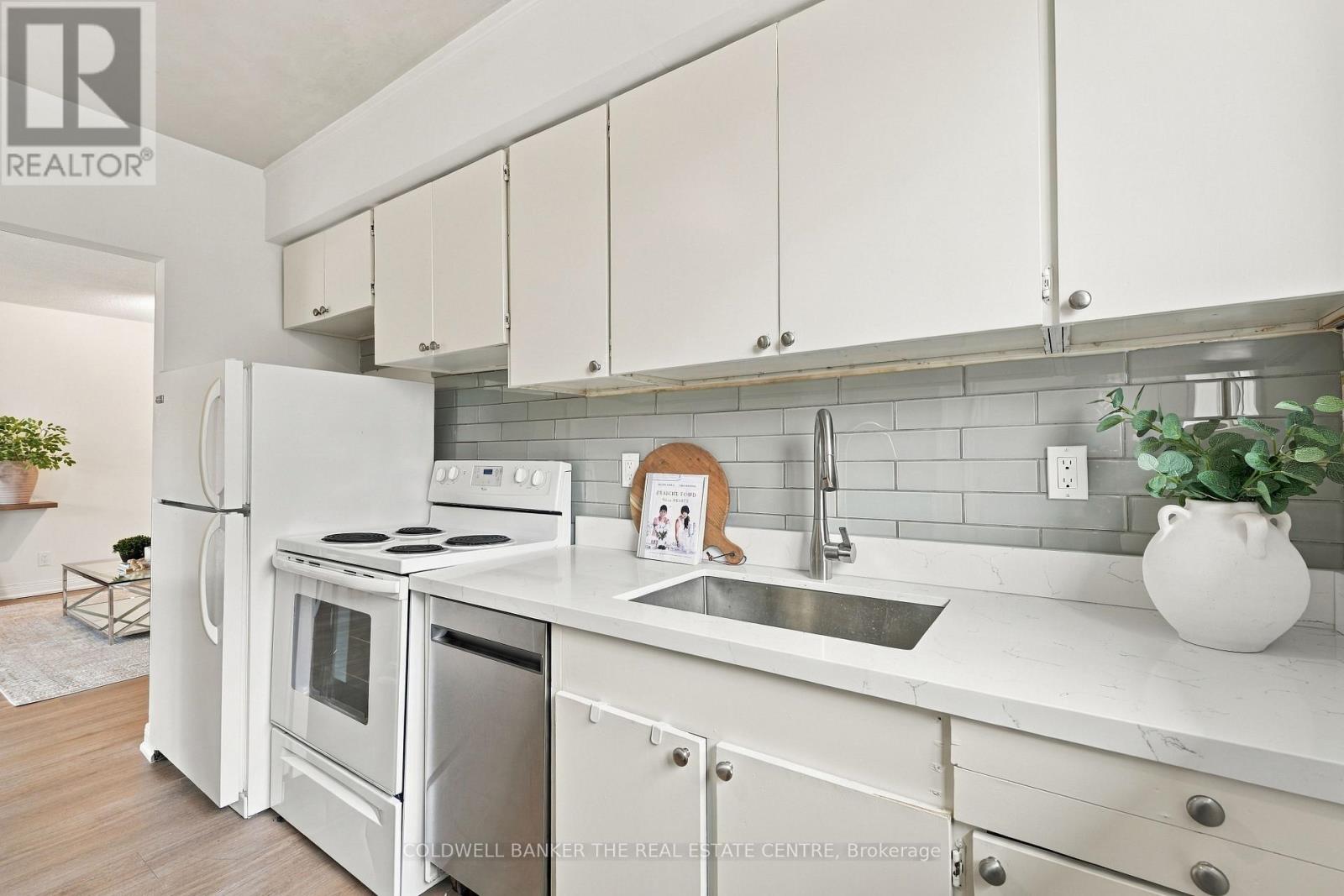 21 Glass Drive, Aurora, ON photo 9