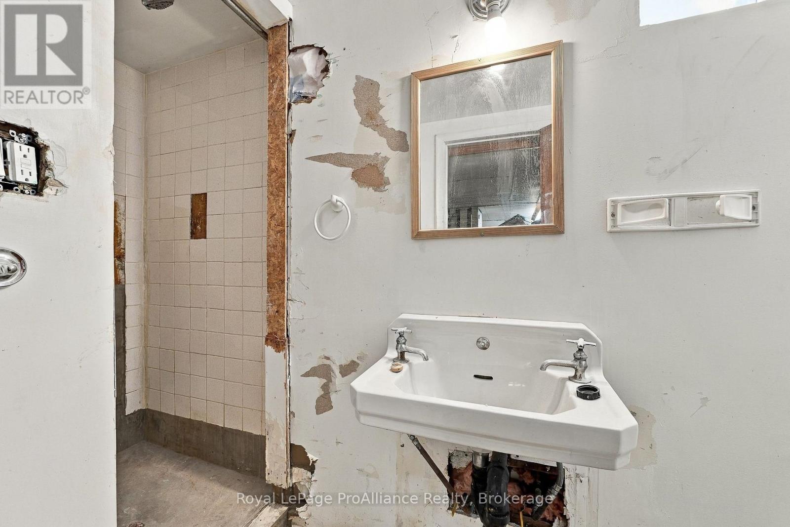 66 TRACEY STREET - 25