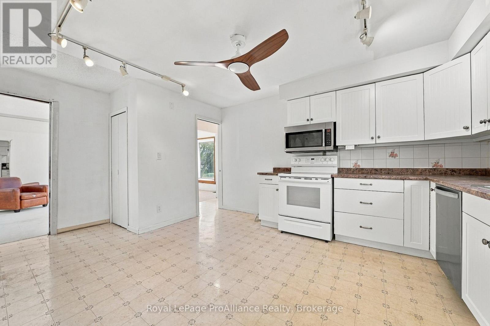 66 TRACEY STREET - 3
