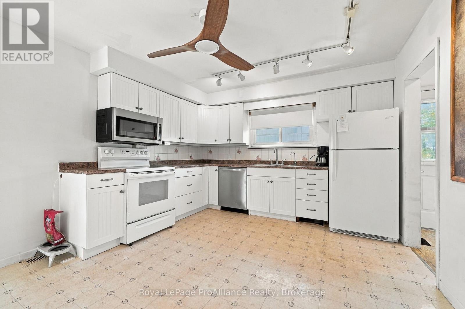 66 Tracey Street, Belleville, ON photo 4
