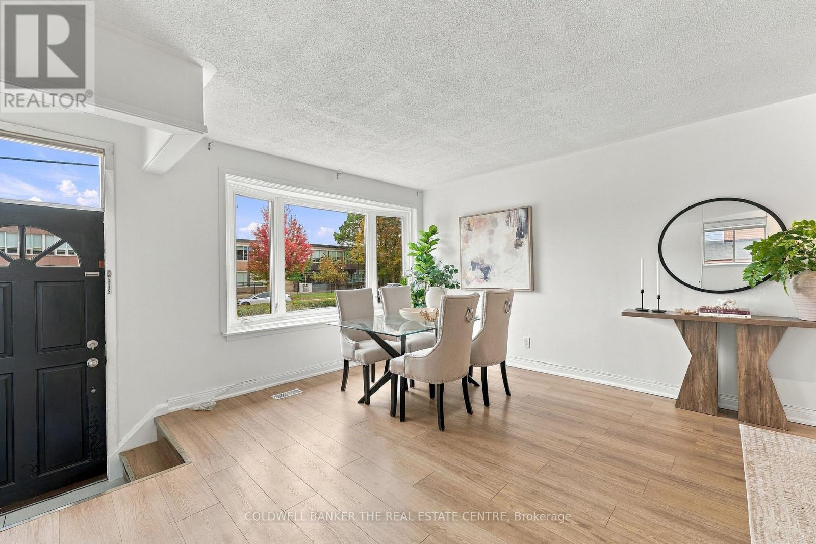 21 Glass Drive, Aurora, ON photo 2
