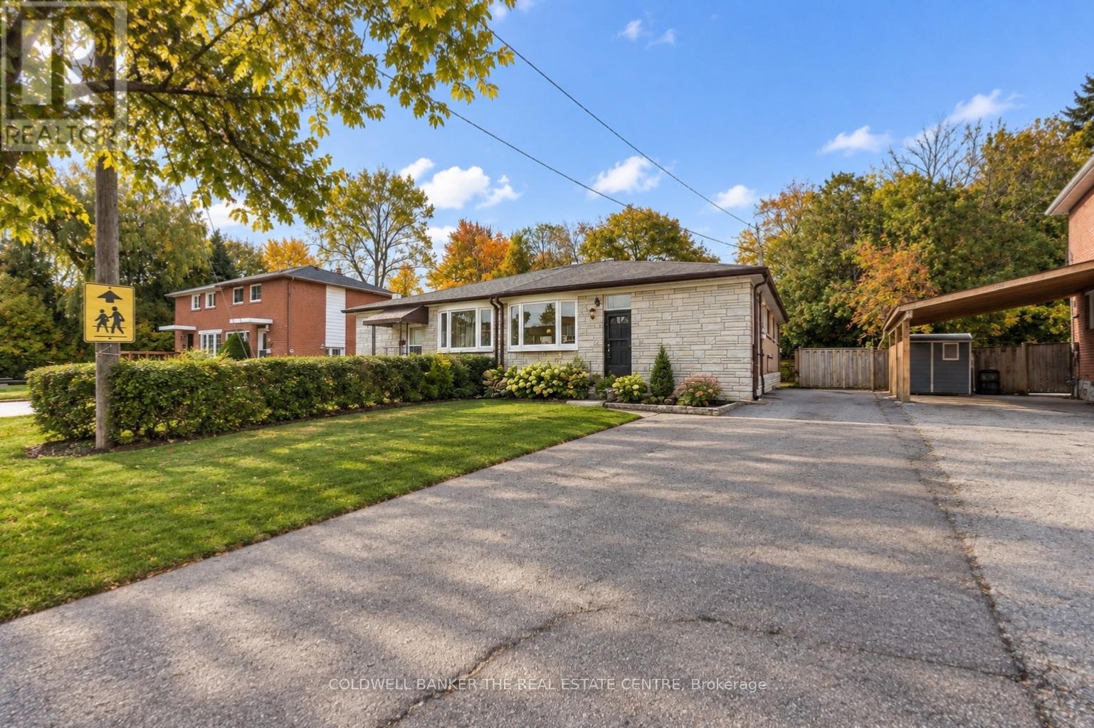 21 Glass Drive, Aurora, ON photo 1