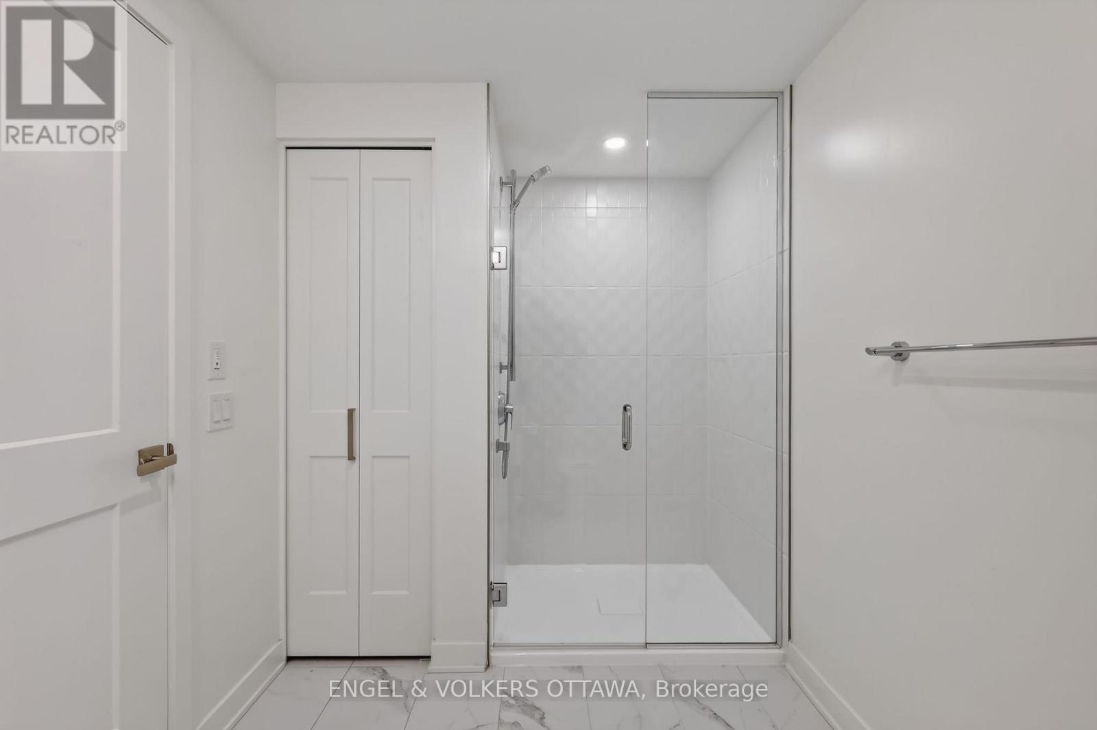 340 Queen Street — photo 25