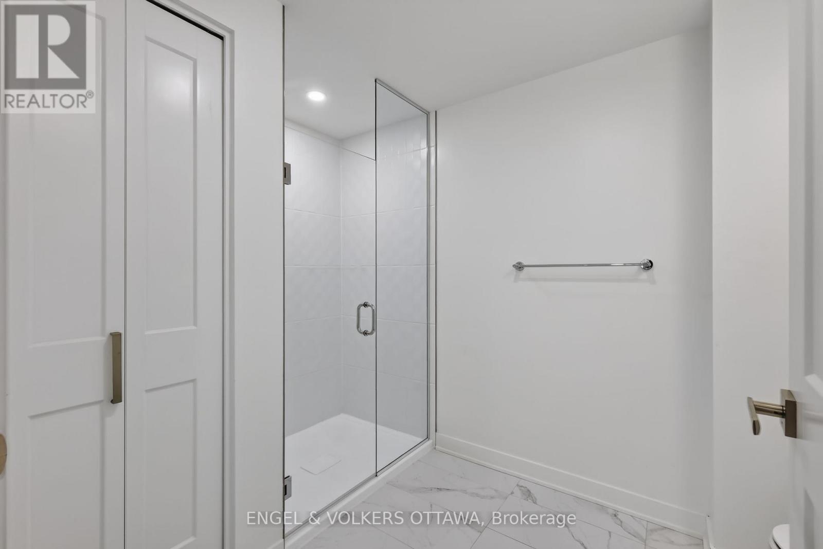 340 Queen Street — photo 23