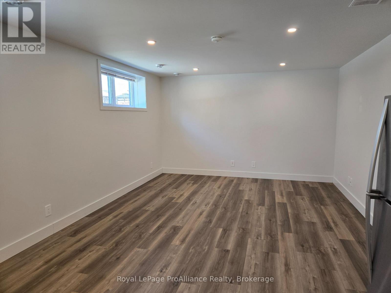 8 Aldersgate Drive — photo 8